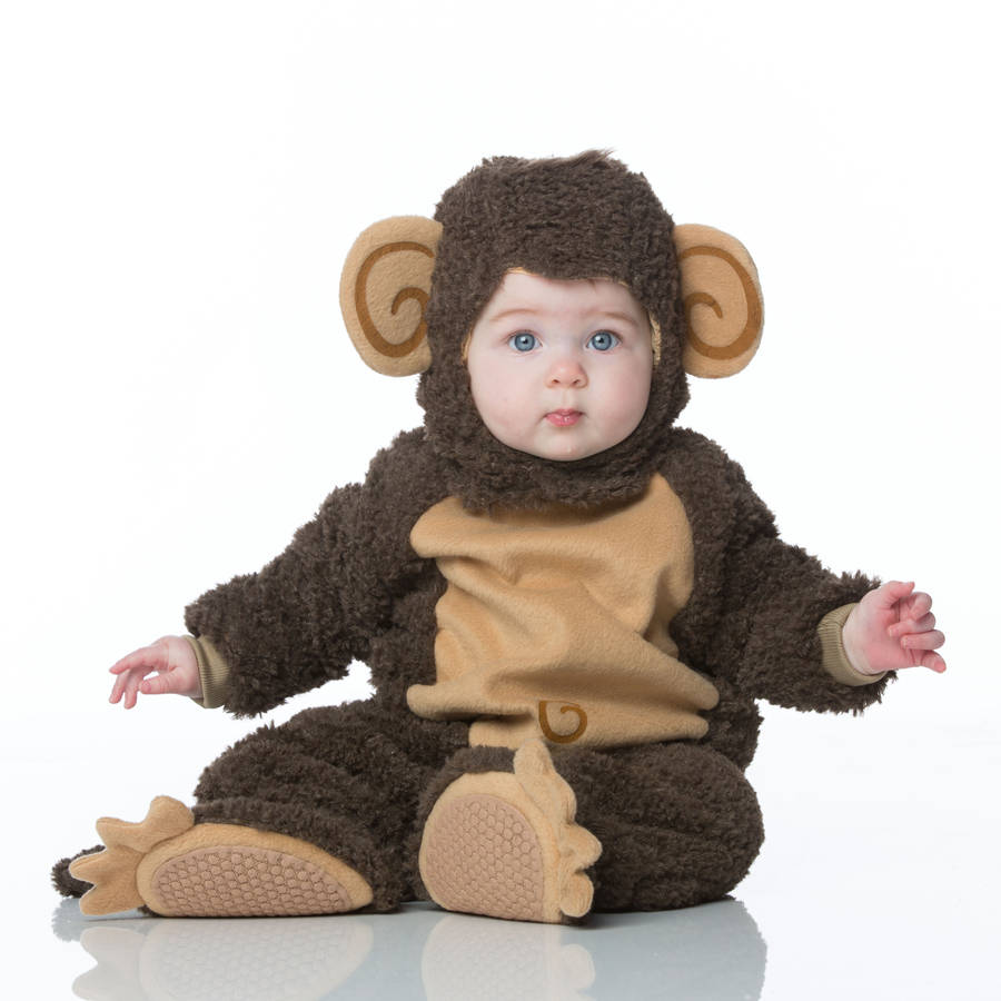 Малыш в костюме обезьянки